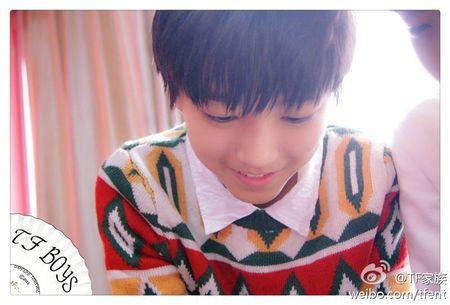 13男生照片,13位阳光少年的集体照揭秘”